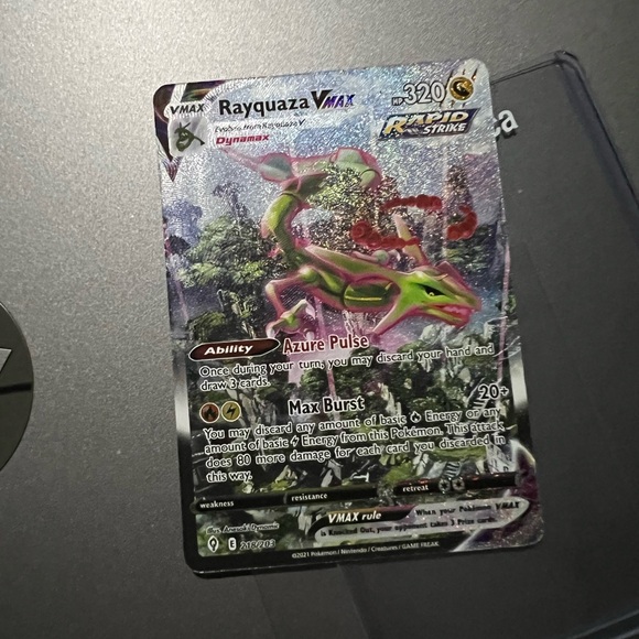 Rayquaza Vmax POKEMON Card - Picture 1 of 6
